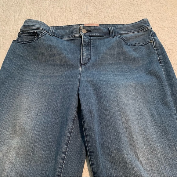 Chico’s Fabulously Slimming Jeans - 12 Short - Picture 4 of 16